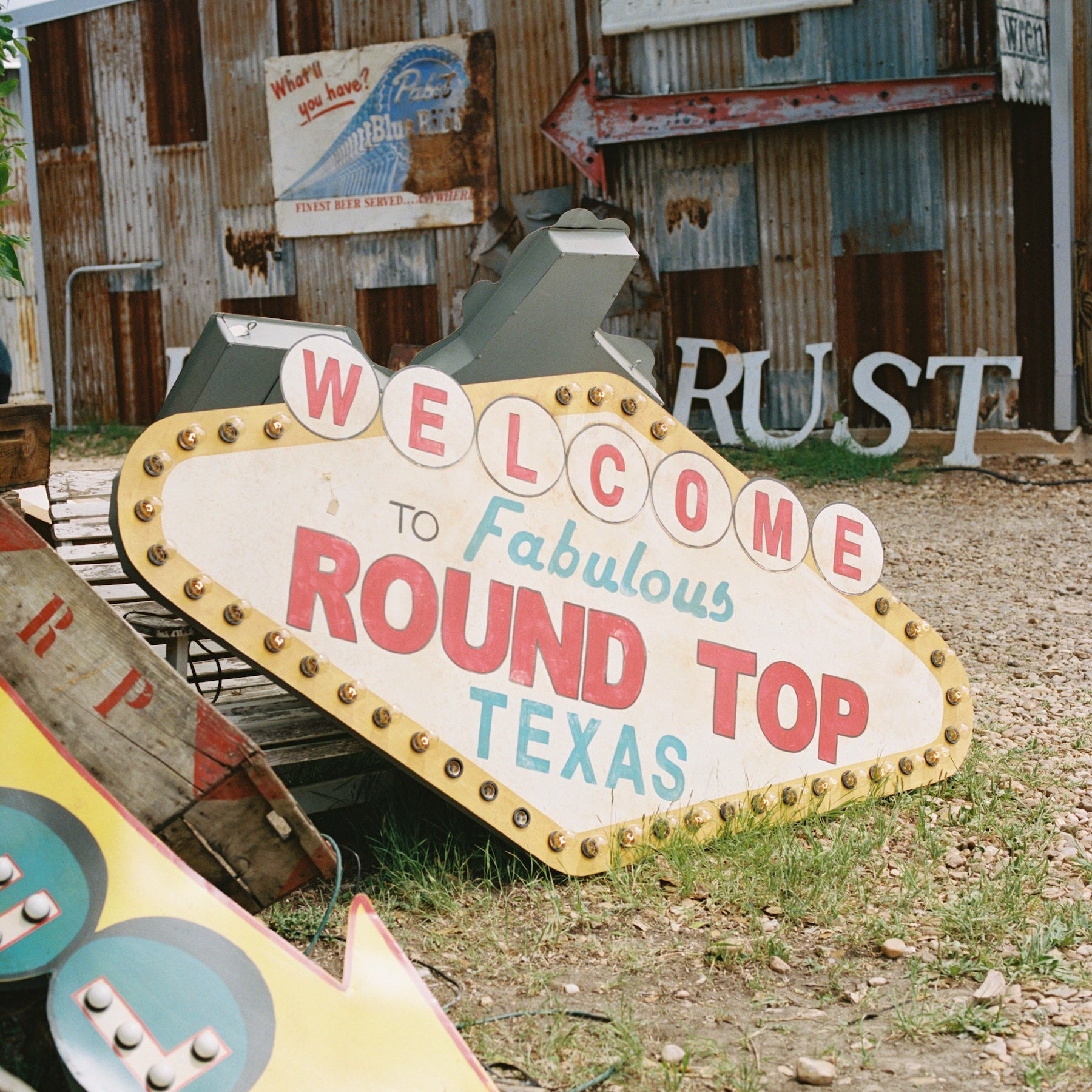 Round Top Find Sign